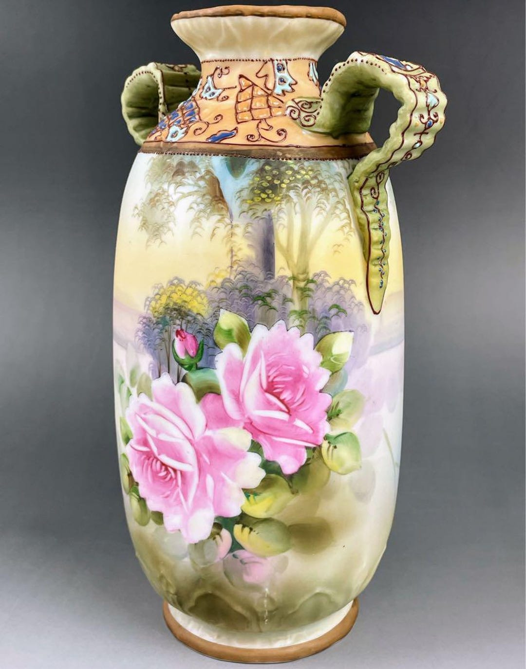 ノリタケ アールヌーボー様式 オールド花瓶 – 高さ24.9cm ピンクのバラ
