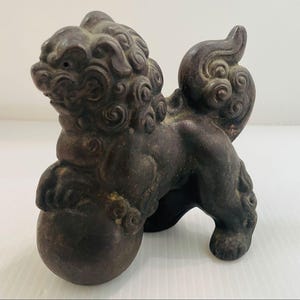 Bizen Ware Guardian Lion Statue – Antique Japanese Shishi or Komainu Figure from Meiji Era, Protective Feng Shui Decor 15cm Tall