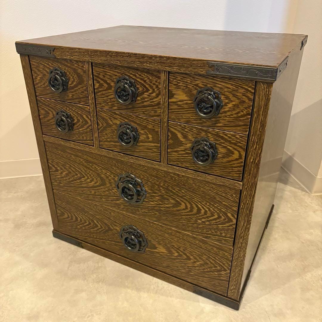 伝統的な木製箪笥 引き出し付き 日本製木製箪笥（7段引き出し付き） - 伝統