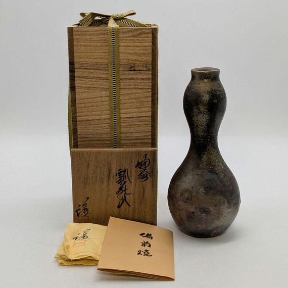 備前焼豊福先生台座型花生けです❣️ 備前焼豊福先生台座型花生けです❣️