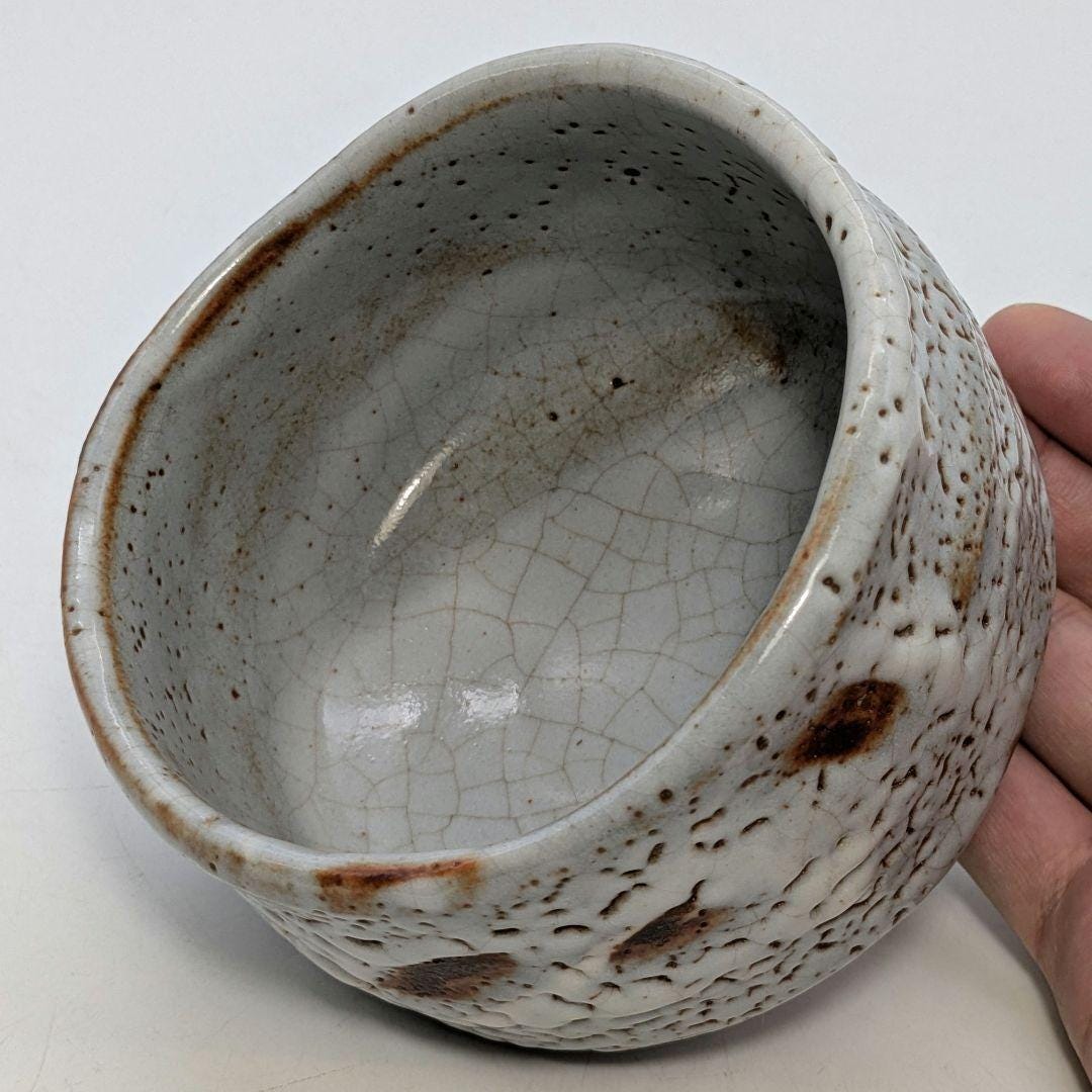 首三竪志野焼茶碗 – 銘入り木箱、布、しおり付き、侘び寂び様式の美濃