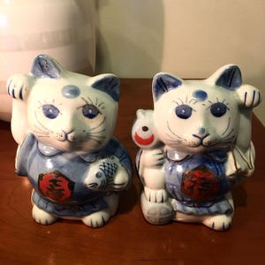 Charming Vintage 1980s Hand-Painted Seven Lucky Gods Maneki-Neko Pair for Good Fortune and Wealth