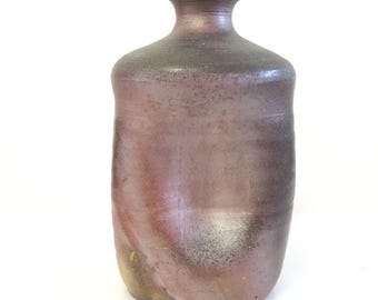 柴岡和美作 備前焼花瓶 – 日本の素朴な生け花用花器、サイン入り木箱