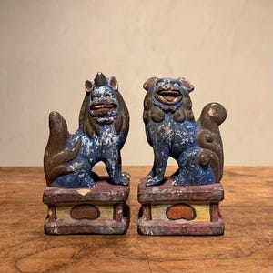Pair of Antique Japanese Shishi Komainu Lion Guardian Statues – Hand-Painted Ceramic Figurines, 15.7cm Tall, Feng Shui Protector