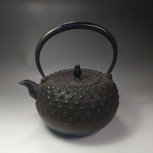 永野敏雄作 粉引茶碗 ― 杉月窯の繊細な白釉茶碗。銘木箱入り。日本の