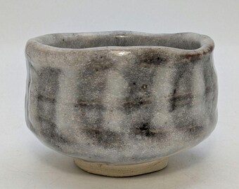 加藤正三作 美濃焼抹茶茶碗 ― 銘木箱と茶道具付き、上品な日本製茶碗