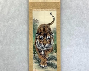 一成作「虎の掛け軸」- 精悍な虎の絵が描かれたアンティーク掛軸