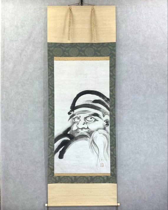 掛軸 達磨 木箱 水墨画 だるま A-18 達磨 大師 達磨 水墨画 Amazon 画家手描き 達磨絵師の掛け軸 掛け軸