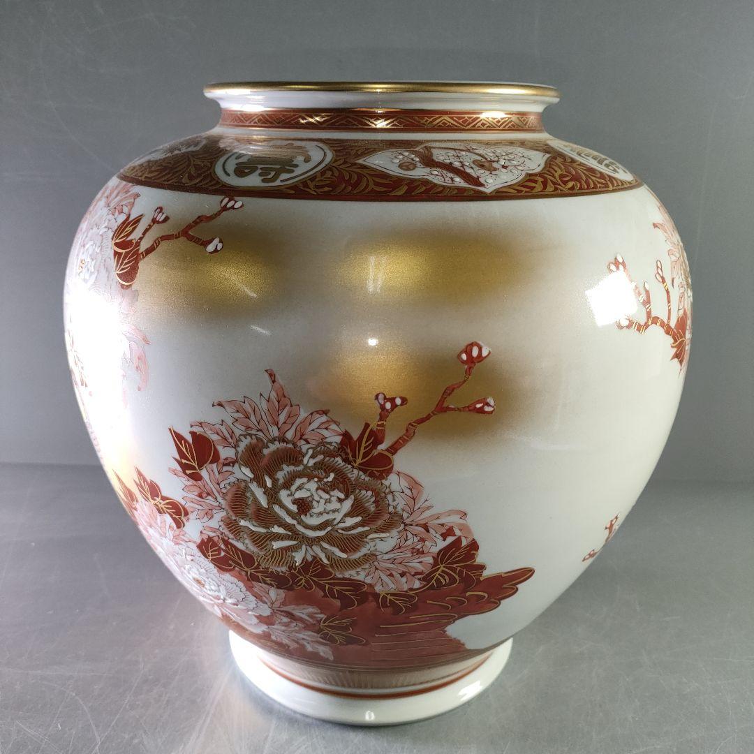 九谷涼山 九谷焼花瓶 – 赤金孔雀牡丹文様、手描き日本磁器、高さ30.2cm