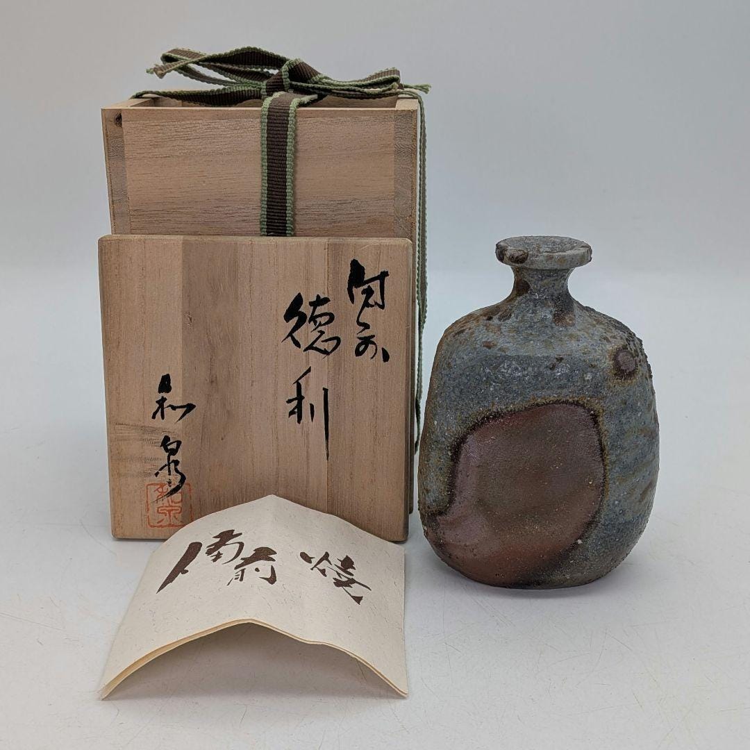 泉本山備前焼徳利 – 窯焼き酒瓶、銘入り日本陶器花瓶（箱と証明書付き