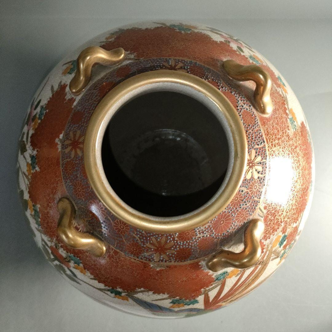 アンティーク薩摩花瓶 – 金箔を施した手描きの花と鳥のモチーフ、四つ