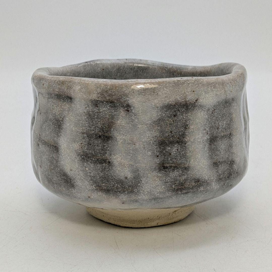 掛分茶盌　(加藤達次作) 加藤正三作 美濃焼抹茶茶碗 ― 銘木箱と茶道具付き、上品な日本製茶碗