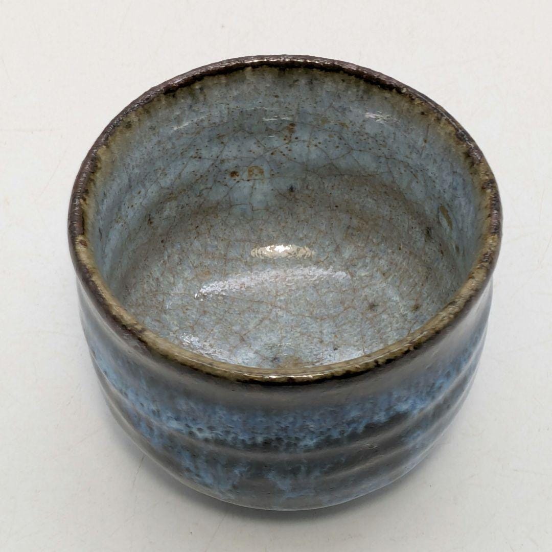 大きな青萩ぐい呑み（木箱入り）、日本の青萩焼おちょこ、素朴な陶器の