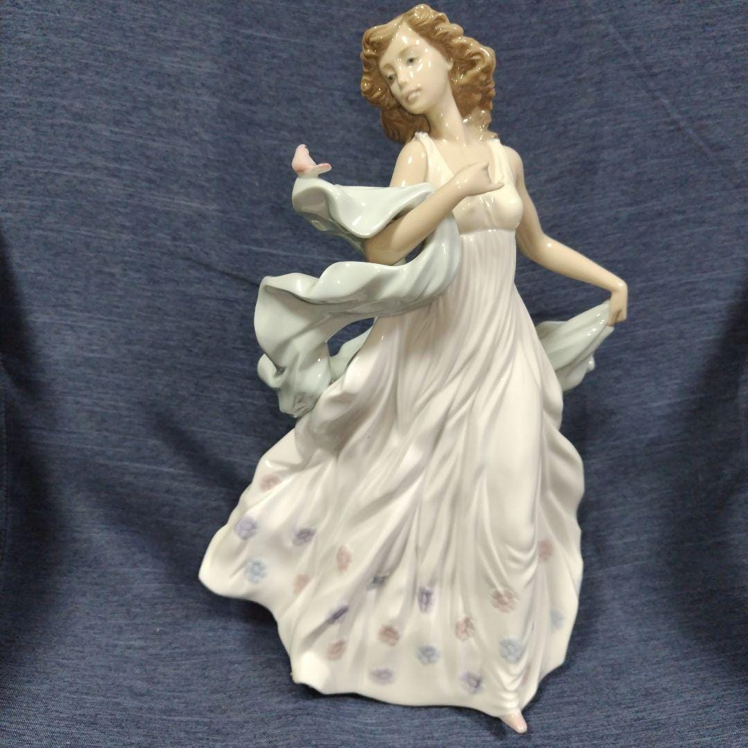 リヤドロ 花の香りにつつまれて フィギュア 人形 女性 LLADRO