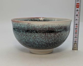 佐川巌作 藤部焼抹茶碗 – 箱、布、メモ付き、伝統的な釉薬をかけた茶碗