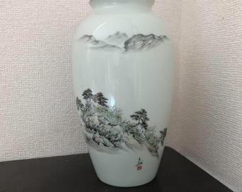 Fukagawa Seiji Landscape Vase – Hand-Painted Porcelain Flower Vessel with Mountain Scenery, 22cm Tall Japanese Art Piece