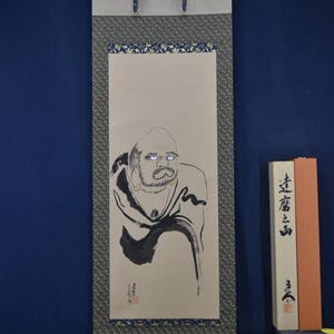 Zen Daruma Scroll by Ryōnen – Striking Japanese Hanging Scroll of Bodhidharma for Meditation and Mindfulness Spaces