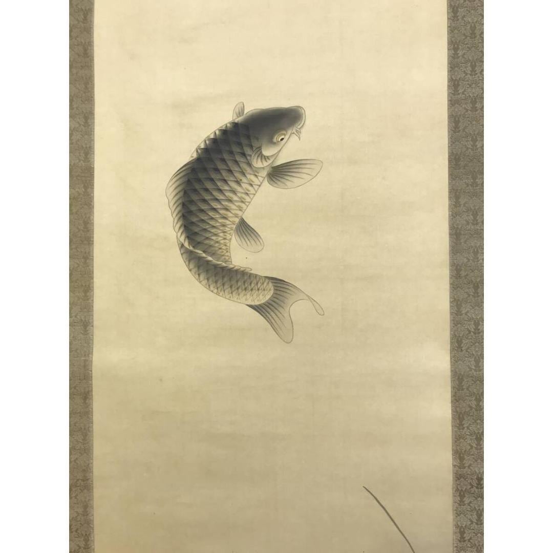 吉井英治 盧鯉の掛け軸 – 絹地に描かれた優雅な日本の鯉の絵、竹の風景