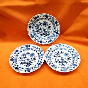 Meissen Blue Onion Plate Set of 3 - Premium Porcelain, Elegant Design for Collectors and Fine Dining