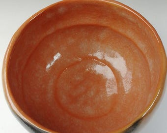 佐々木翔楽作、日本の赤楽茶碗 – 赤と黒の抹茶茶碗、オリジナルの署名