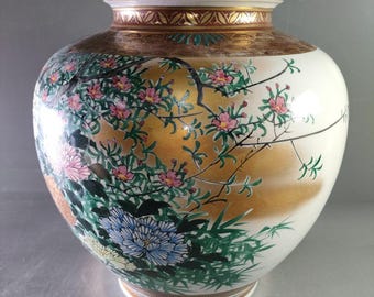 川龍窯の九谷焼花瓶 – 手描きの鳥と花、金彩装飾、大型の日本の陶器製