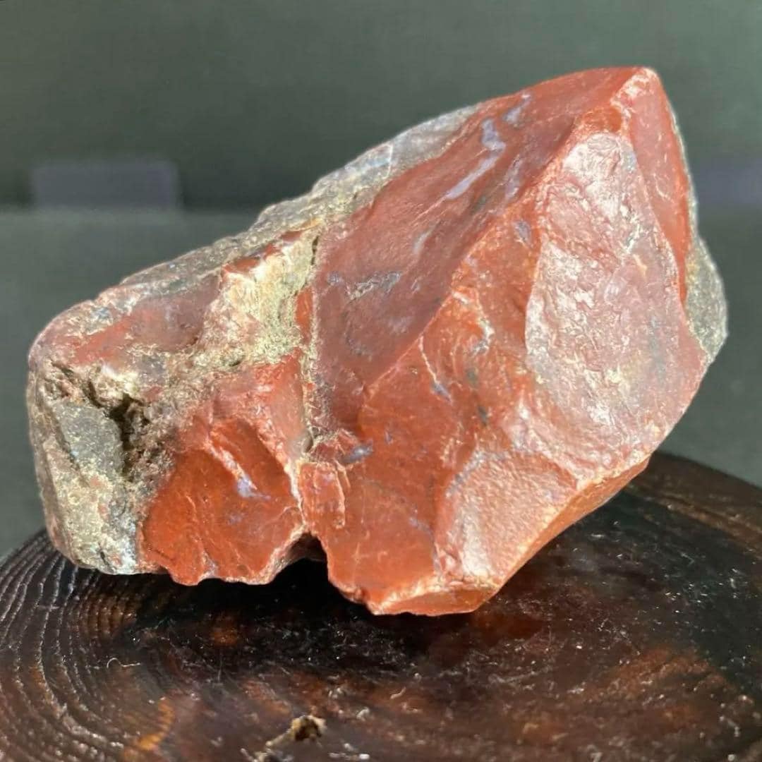 天然の碧玉水石（日本産レッドジャスパー）観賞用石。テラリウム