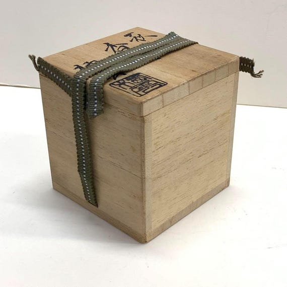 園青雲作「雪の小屋」陶器香合 - 萩焼香箱入り、銘入り、茶道具 - Etsy 日本 陶器 香合 緑色 白色 手作り