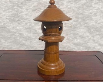 Japanese Wooden Lantern by Kogetsu Tanaka – Handcrafted 19cm Pagoda Lamp for Zen Decor and Traditional Interior Accent