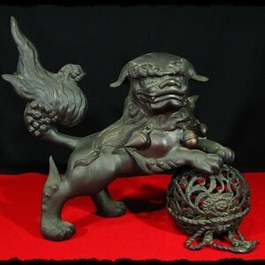 Large Bronze Foo Dog Statue with Ball – Japanese Guardian Shishi Lion Ornament, Feng Shui Protection Decor, 53cm Wide