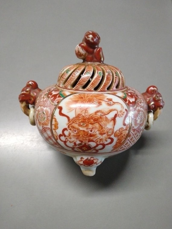 Kutani Incense Burner With Gold Shishi Lion – Japanese Ceramic