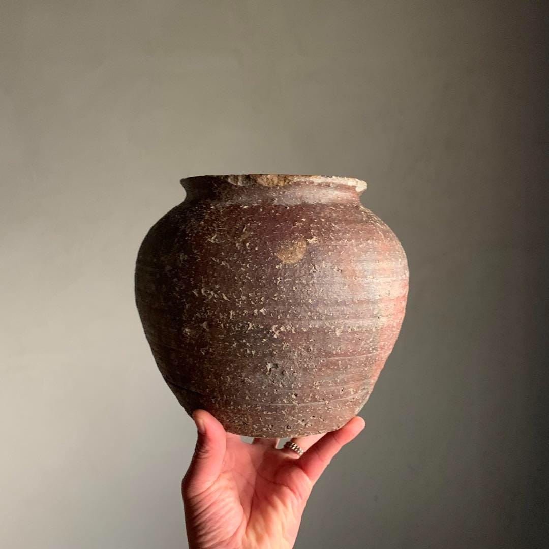 江戸時代の信楽焼壺 – 素朴な緑青が美しいアンティークの日本陶器。高