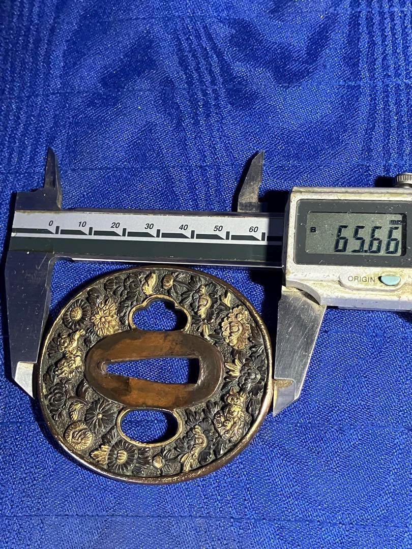 アンティーク銅鍔 - 獅子、牡丹、菊のデザインと金象嵌、装飾的な