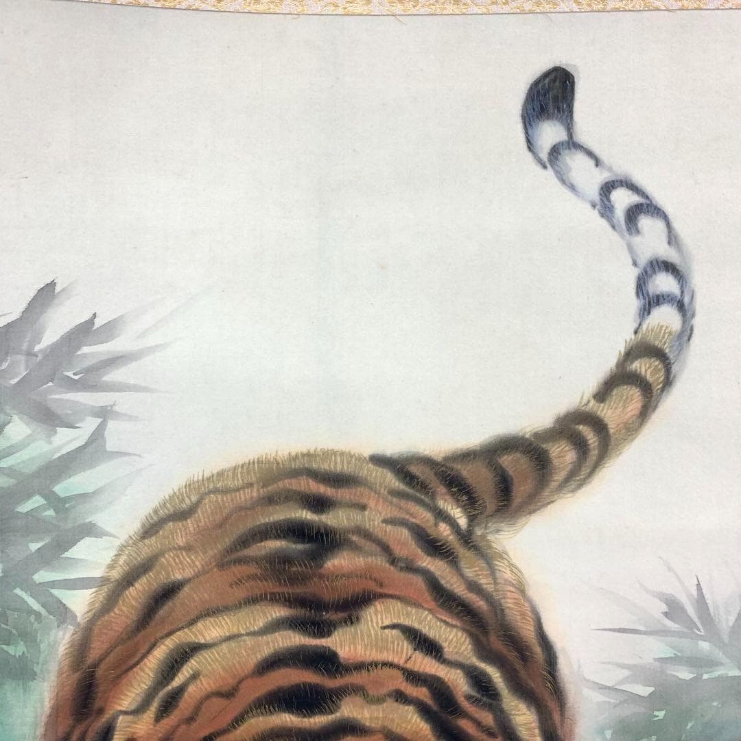 一成作「虎の掛け軸」- 精悍な虎の絵が描かれたアンティーク掛軸