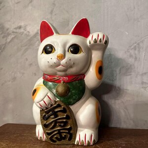 Vintage White Maneki Neko Coin Bank - Medium Size, Showa Era Charm, Left Paw Raised for Prosperity and Relationships