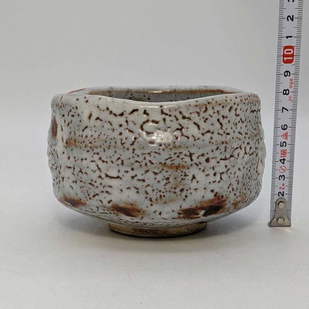 秀山窯 志野焼茶碗 – 銘木箱、布、栞付き、侘び寂びスタイル、日本の