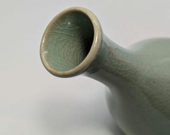 青岩窯 金仁州高麗青磁徳利花瓶 – 雲鶴文様 韓国風花瓶 銘入り木箱付き