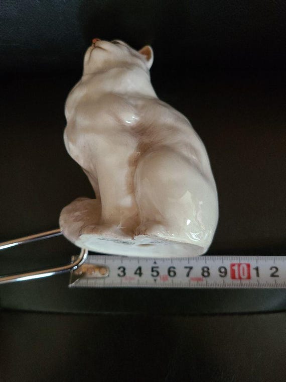 ビンテージ ロイヤルドルトン 猫 置物 キャット   ロイヤルドルトン（ROYAL DOULTON）のビンテージ陶磁器