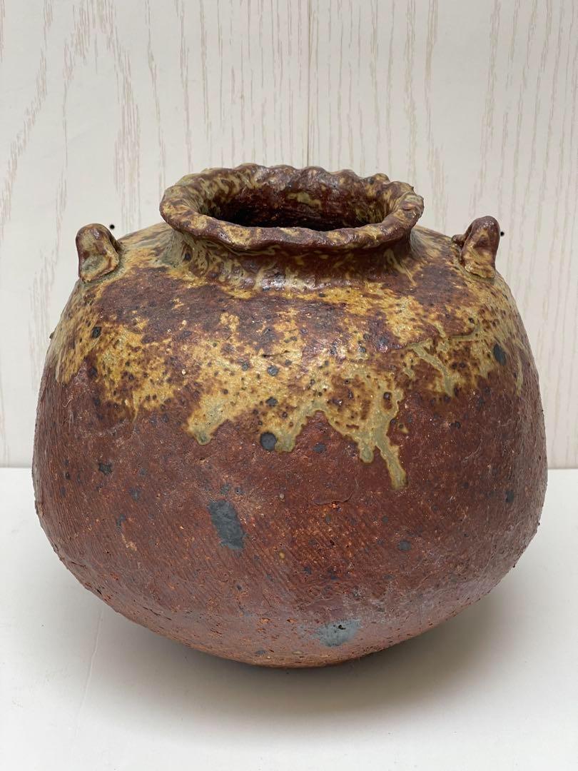 常滑焼き　澤田重治　茶色と緑の釉薬の陶器の壺 常滑焼 澤田重治作 壺 – 茶と緑の釉薬を施した日本の陶器、侘び