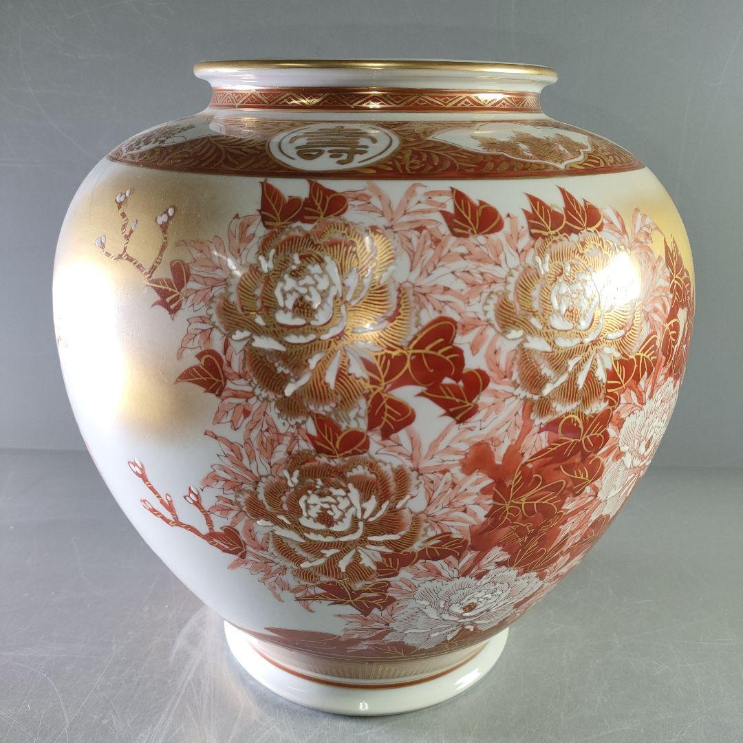 九谷涼山 九谷焼花瓶 – 赤金孔雀牡丹文様、手描き日本磁器、高さ30.2cm