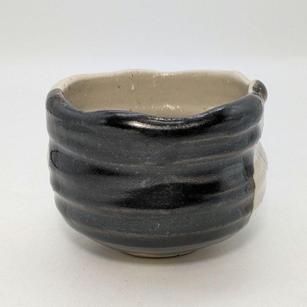 加藤仁 黒茶盌 共箱 織部焼 美濃焼 瀬戸焼 抹茶碗 抹茶茶碗 茶道具 茶器食器 加藤仁作 織部焼 黒茶碗 銘入り 美濃焼 抹茶碗 木箱入り 茶道具