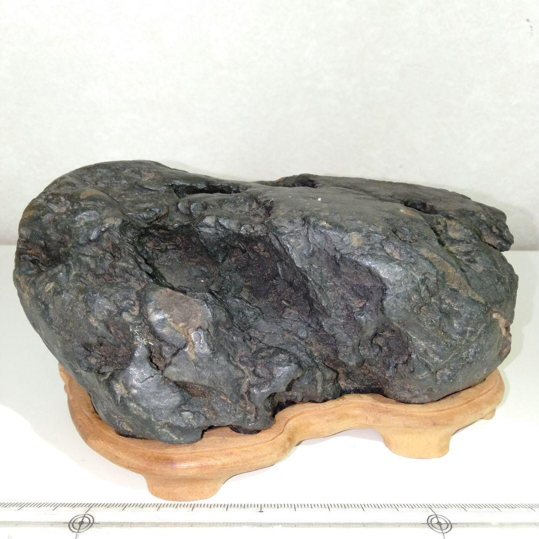 ROKI is SADD 　stone  Japanese Suiseki - Japanese Viewing Stone with Daiza - Eastern Leaf