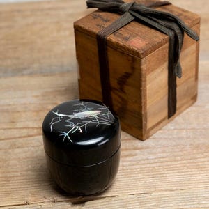 永野敏雄作 粉引茶碗 ― 杉月窯の繊細な白釉茶碗。銘木箱入り。日本の