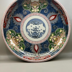 有田焼 弥右衛門 ヴィンテージ 古伊万里皿 | 手描きの日本の磁器 | 花のモチーフ | 金のアクセントのコレクターアイテム