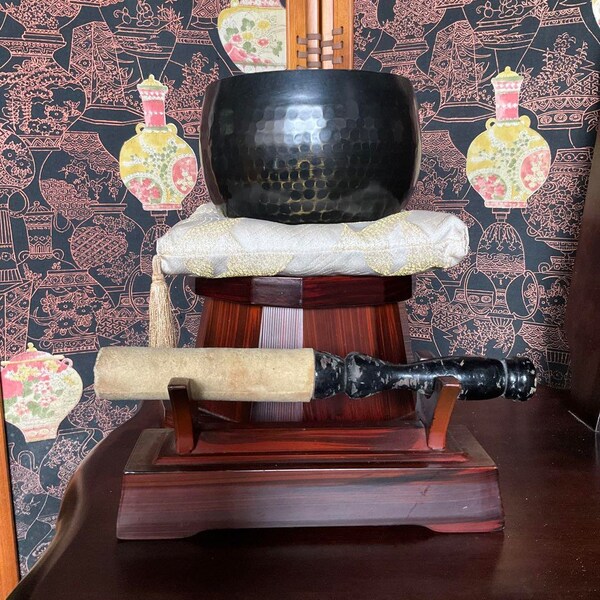 Cloche Orin et support faits main, artisanat japonais en métal, outils d'autel bouddhiste, cloche de méditation et chant de sanctuaire artistique, bâton Rin et support