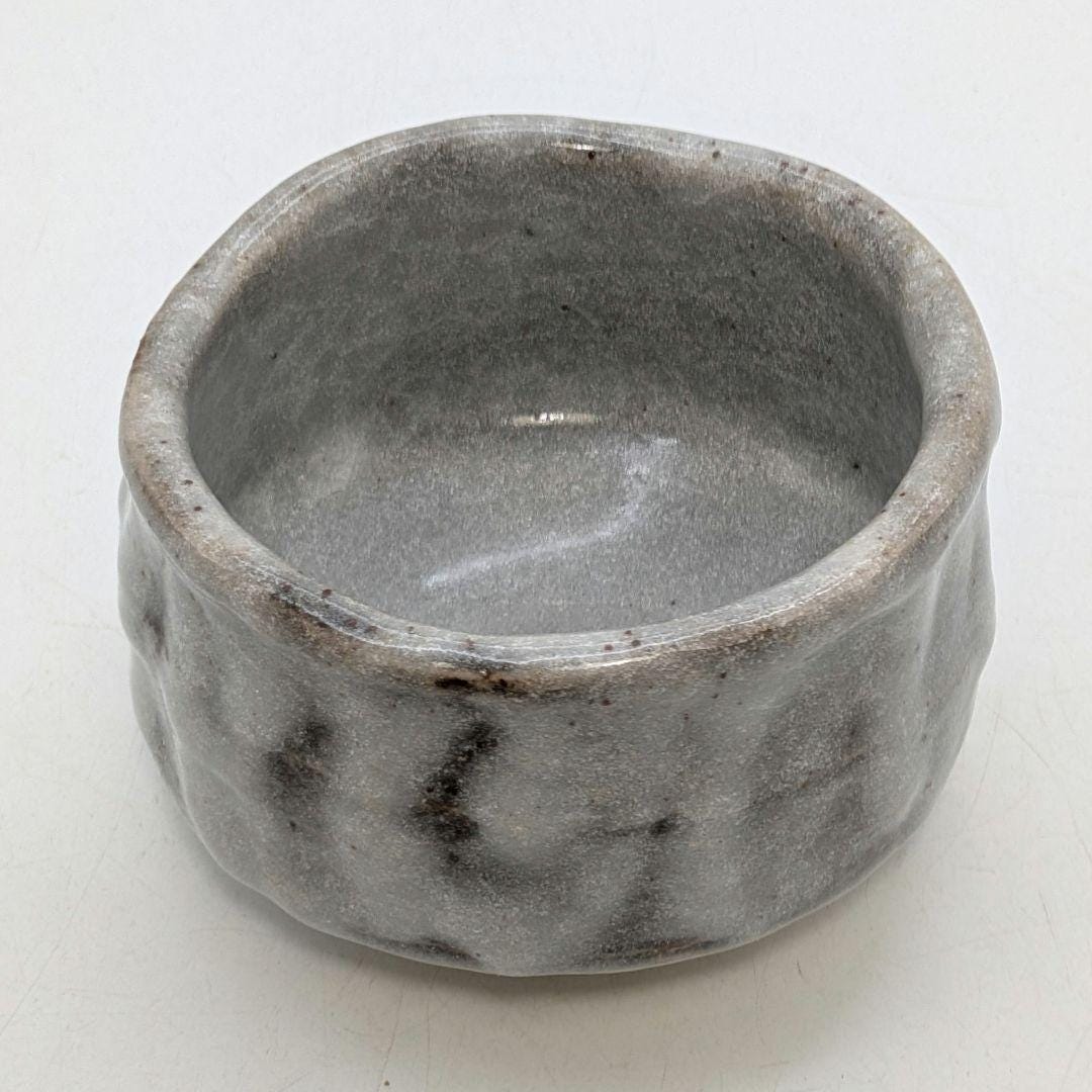 加藤正三作 美濃焼抹茶茶碗 ― 銘木箱と茶道具付き、上品な日本製茶碗