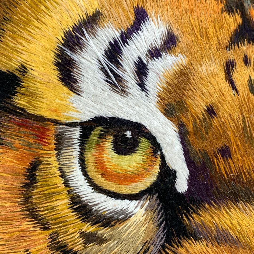 荒木秀峰作 刺繍掛軸「月下虎図」干支タペストリー 銘入り箱付 66×187