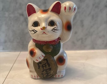 ヴィンテージ招き猫：白い陶器の幸運のお守り - Etsy 日本