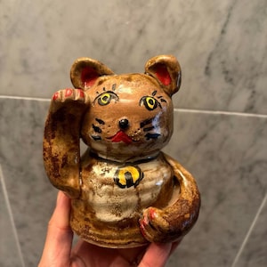 Charming Handcrafted Maneki Neko – Vintage Japanese Lucky Cat – Right Paw Raised for Wealth & Prosperity