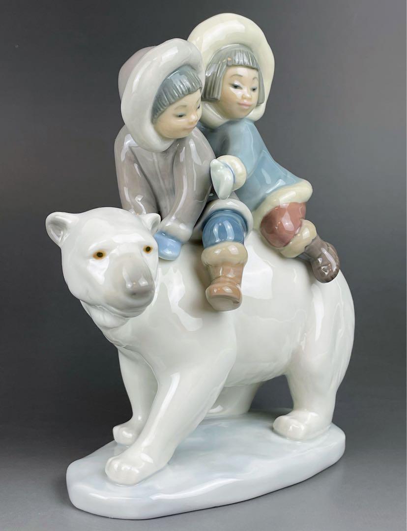 リアドロ　子熊とエスキモー　ESKIMO BOY WITH PET Lladro Eskimo Riders on Polar Bear – Porcelain Figurine of Inuit