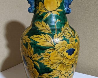 ヴィンテージ九谷磁器ひょうたん型花瓶、青手九谷デザイン、手描きの
